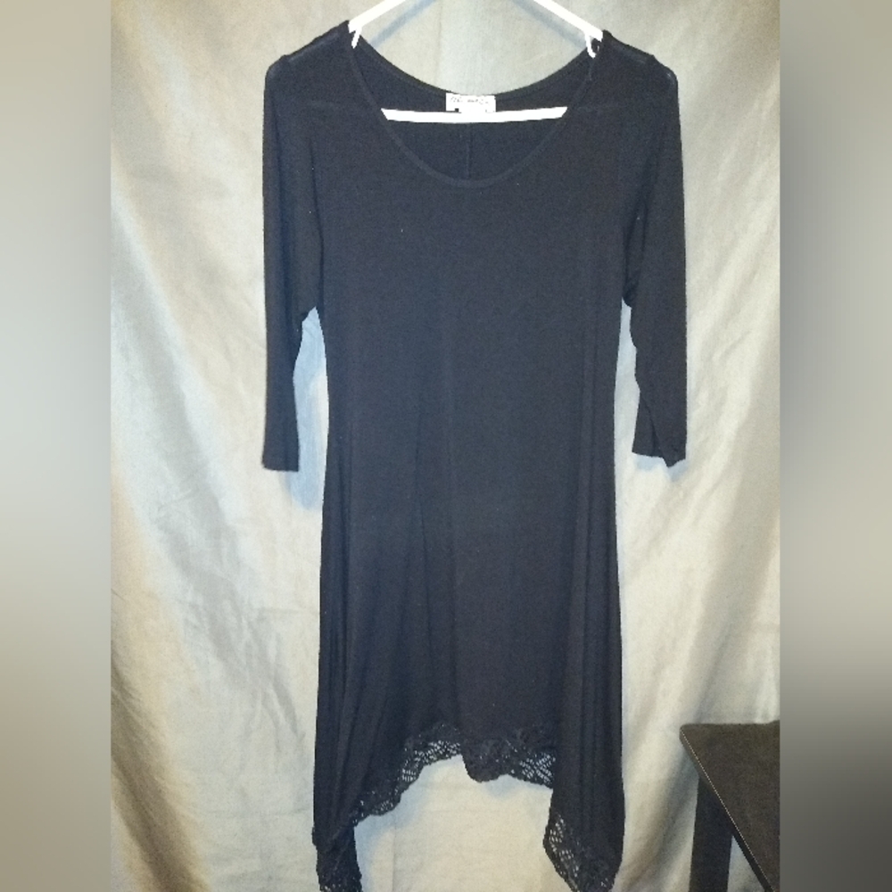 Urban Rose body con lace trim dress